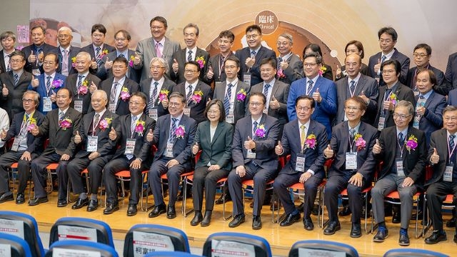 總統出席國醫節慶祝大會　總統感謝中醫藥界為臺灣醫療及學術研究用心奉獻  盼持續合作建構更完善服務　讓中醫藥蓬勃發展