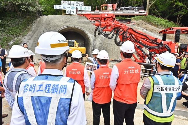 視察「石門水庫至新竹聯通管工程計畫」推動進度 陳揆：可備援調度30萬噸水 有效提升新竹地區供水穩定