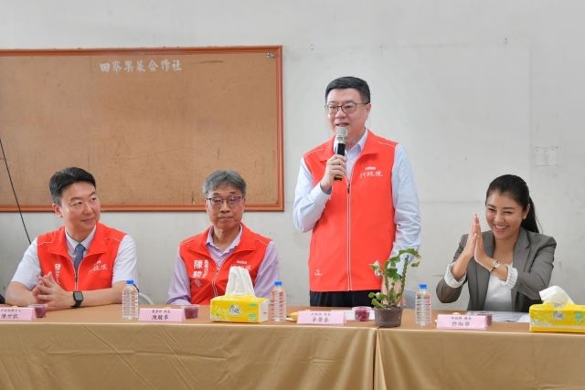 視察南投紅龍果外銷供果園 卓揆：全力保障農民權益與糧食安全 持續拓銷優質農產品輸出全世界