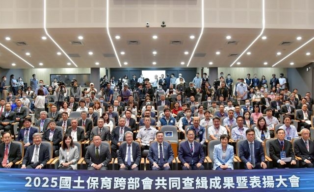 表揚國土保育有功人員 卓揆期勉持續守護國人健康、維護環境正義、確保國家資源永續發展