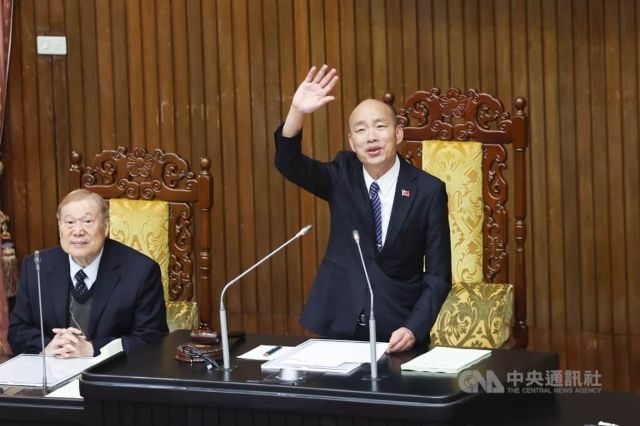 立院三讀增「4+1」放假日 今年教師節光復節全民放假