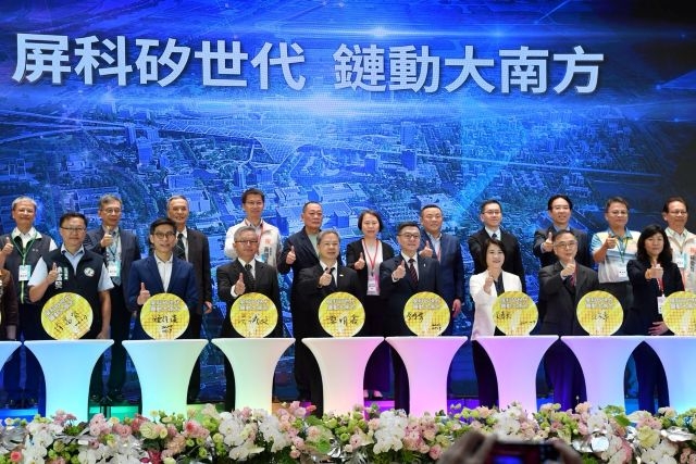 出席屏科半導體供應鏈進駐啟動典禮 卓揆肯定有助擴大內需、帶動臺灣高科技發展