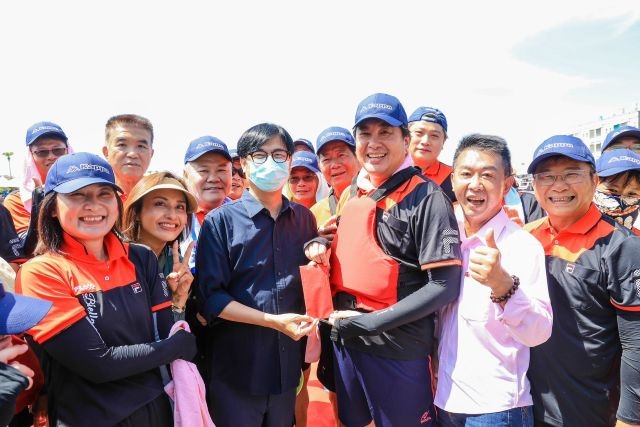 陳其邁為林園龍舟錦標賽鳴槍 加碼冠軍獎金為參賽隊伍加油打氣