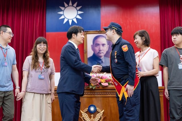 總統出席警察節慶祝大會　強調掃黑打詐絕不退讓　提醒注意執勤安全