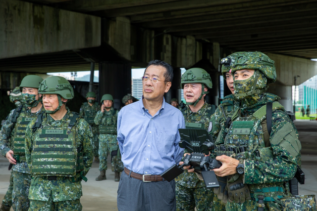 國防部：顧部長視導空軍防空作戰演練 嘉勉官兵戮力戰備辛勞