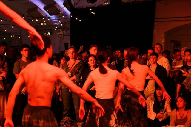 君舞蹈劇場於8月11日臺灣季酒會展演《痕跡》片段(文化部提供,Lucas Kao高智鵬拍攝) 君舞蹈劇場於8月11日臺灣季酒會展演《痕跡》片段(文化部提供,Lucas Kao高智鵬拍攝)