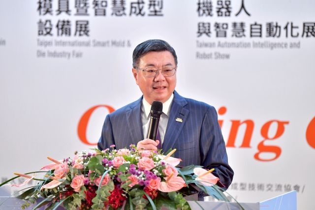 出席台灣機器人及自動化雙展開幕 卓揆：全力推動「AI新十大建設」 接軌世界先端科技、提升人民生活品質