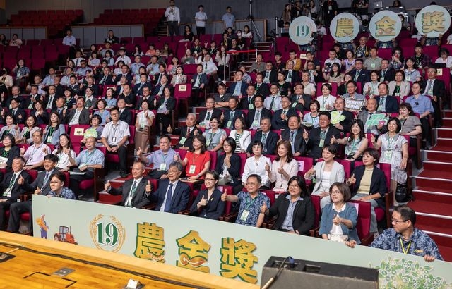 副總統與出席貴賓合影。 副總統與出席貴賓合影。