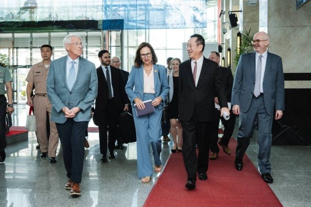 國防部長顧立雄接待美國參議院軍事委員會Roger Wicker主席一行，持續深化臺美安全合作關係