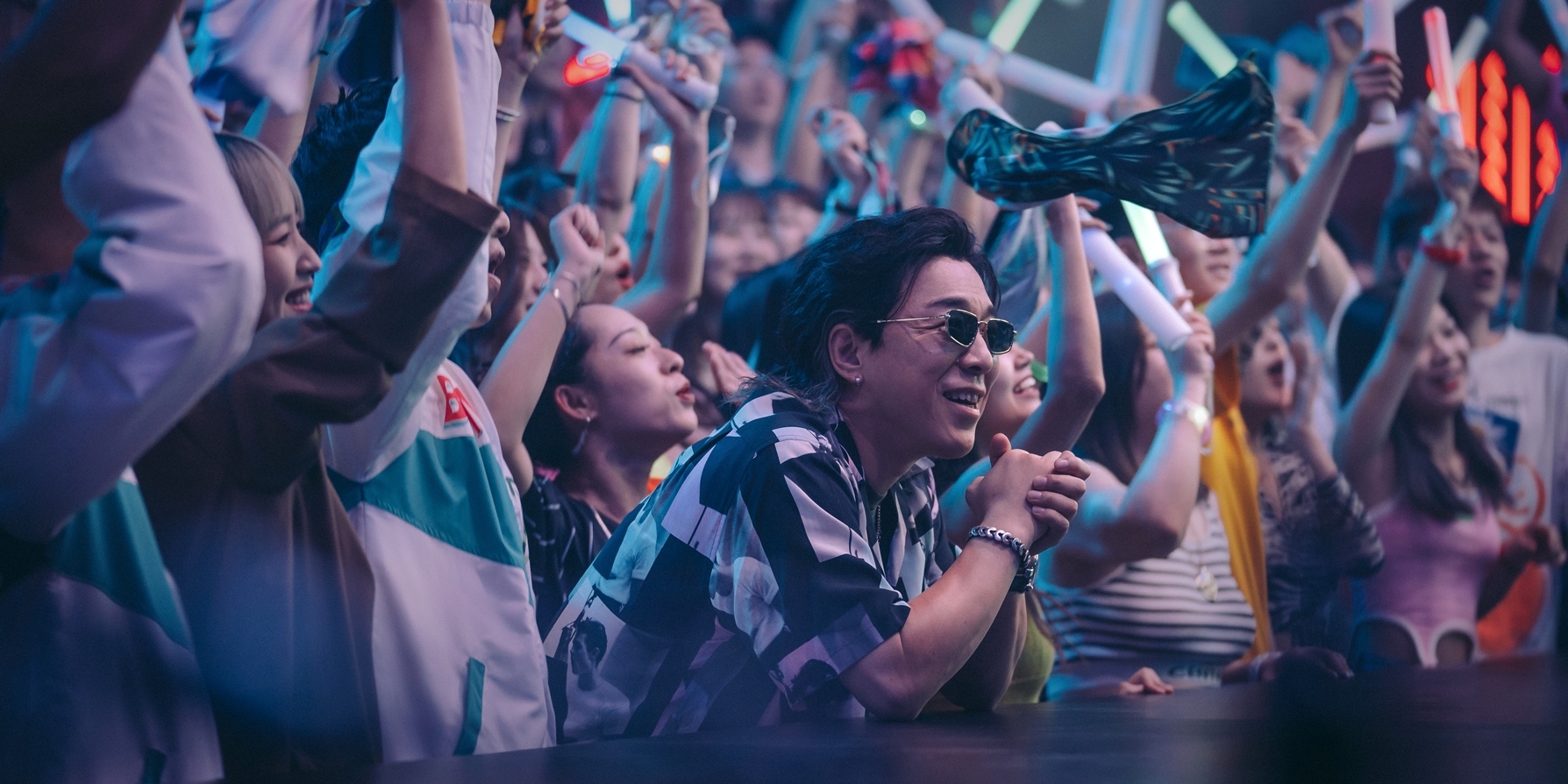 金馬影帝 黃渤在電影中飾演對街舞執著熱愛的丁雷教練(鴻聯國際提供) 金馬影帝 黃渤在電影中飾演對街舞執著熱愛的丁雷教練(鴻聯國際提供)