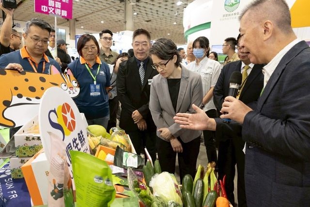 副總統參觀「2025臺灣智慧農漁週」。 副總統參觀「2025臺灣智慧農漁週」。