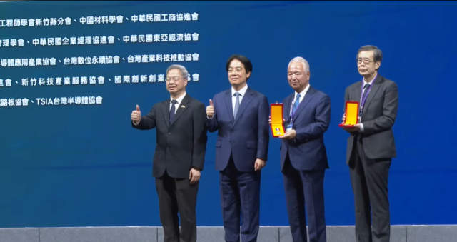 總統盼積極推動AI新十大建設 打造全球半導體供應鏈。 總統盼積極推動AI新十大建設 打造全球半導體供應鏈。