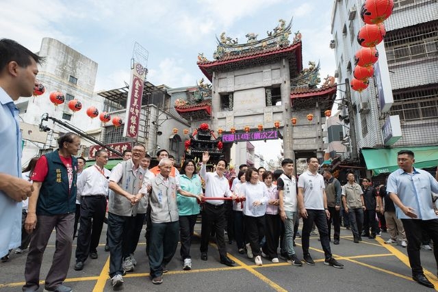 總統出席夜巡諸羅城遶境活動祈求保境佑民。 總統出席夜巡諸羅城遶境活動祈求保境佑民。