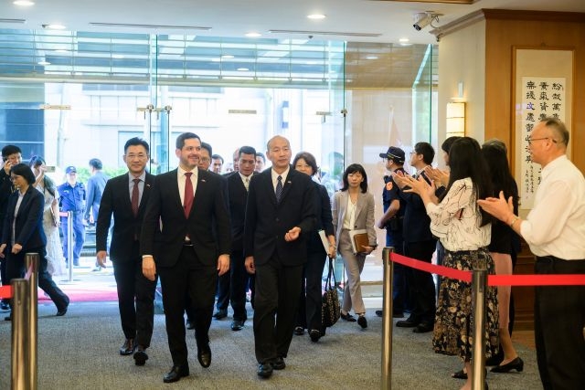 立法院韓國瑜院長接見「巴拉圭共和國眾議院議長拉多雷閣下訪團」一行16人 韓國瑜：盼強化臺巴邦誼 深化高科技及傳統產業等領域交流合作