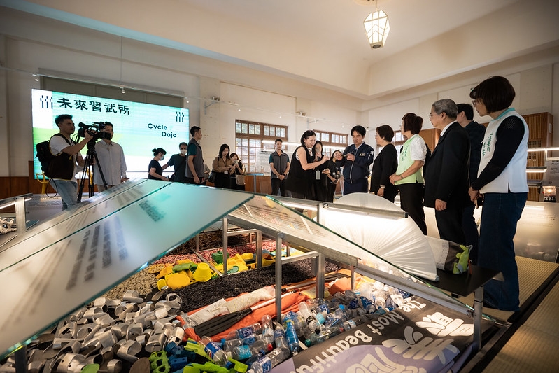 總統參觀「2025台灣設計展」。 總統參觀「2025台灣設計展」。