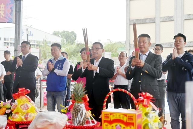 侯友宜祈求工程順利圓滿,也期許聯開案帶動三鶯地區發展。 侯友宜祈求工程順利圓滿,也期許聯開案帶動三鶯地區發展。