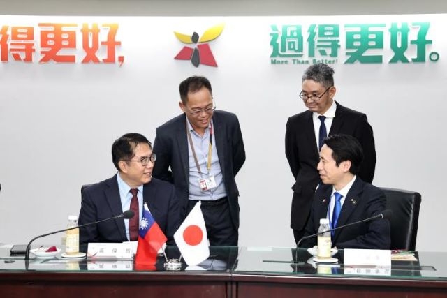 黃偉哲市長與佐藤孝弘市長於會中對兩市交流進行深度討論。 黃偉哲市長與佐藤孝弘市長於會中對兩市交流進行深度討論。