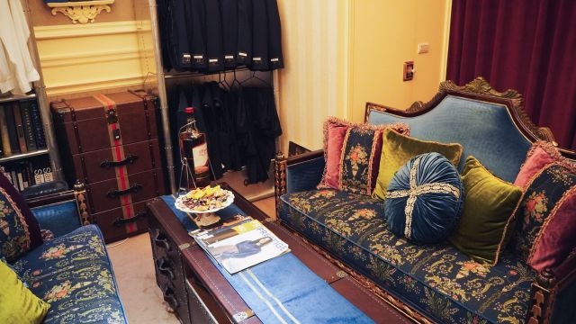 青創店家「ERIKA CHUNG」工作室的內部裝潢採歐式古典風格,營造出品牌獨有的美學理念。 青創店家「ERIKA CHUNG」工作室的內部裝潢採歐式古典風格,營造出品牌獨有的美學理念。