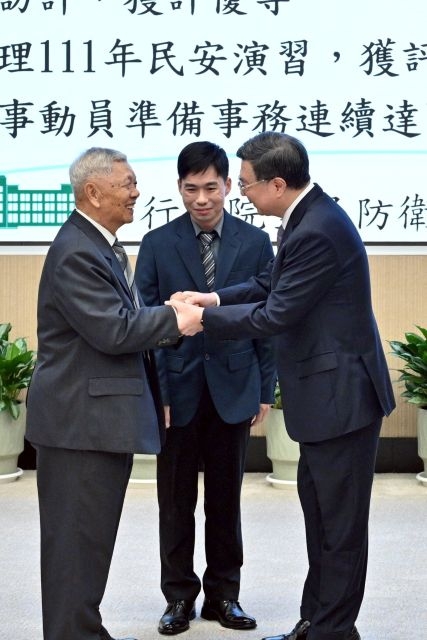 卓院長進一步說「建構全社會防衛韌性,需要臺灣全民每一分力量」,。 卓院長進一步說「建構全社會防衛韌性,需要臺灣全民每一分力量」,。