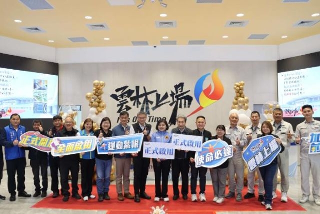 在外界敲碗下 張縣長今宣布:雲林縣立田徑場明起開放民眾使用。 在外界敲碗下 張縣長今宣布:雲林縣立田徑場明起開放民眾使用。