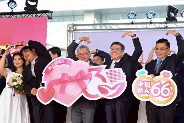 出席南科30園慶暨集團結婚 卓揆：全民共享經濟成長果實 政策鼓勵敢婚、願生與樂養