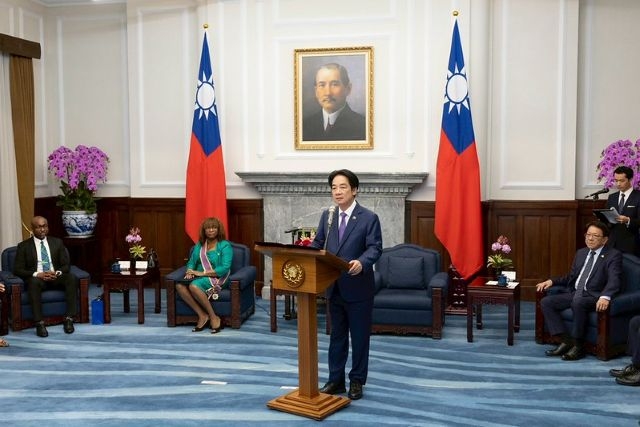 總統頒授柏安卓大使「大綬景星勳章」並致詞。 總統頒授柏安卓大使「大綬景星勳章」並致詞。