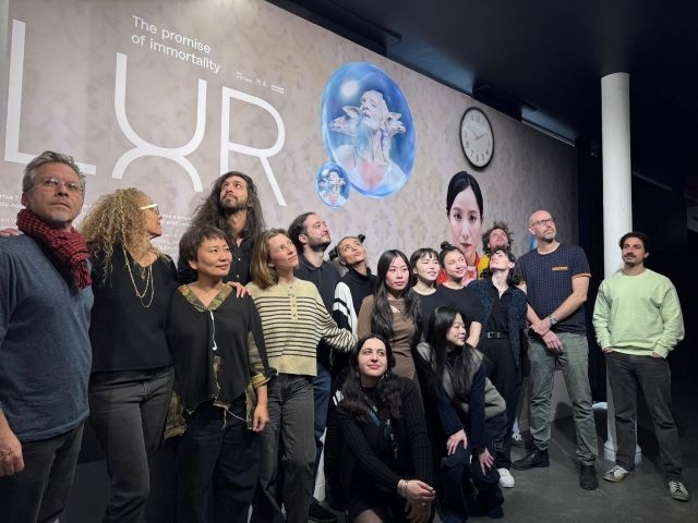 沉浸式作品《之間》製作及演出團隊於加拿大蒙特婁PHI Centre現場合影(河床劇團提供)。 沉浸式作品《之間》製作及演出團隊於加拿大蒙特婁PHI Centre現場合影(河床劇團提供)。