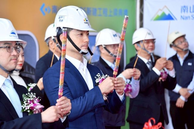 蔣萬安出席南山信義A26上梁典禮 打造國際商辦新地標帶動區域繁榮