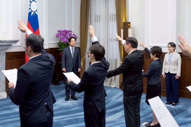 總統主持「新任行政院、司法院、考試院、監察院政務人員及駐外大使宣誓典禮」