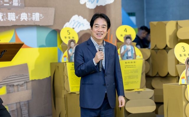 總統出席屏東「包圍縣府，孩子作主」兒童節活動　盼攜手將屏東打造成臺灣的兒童首都