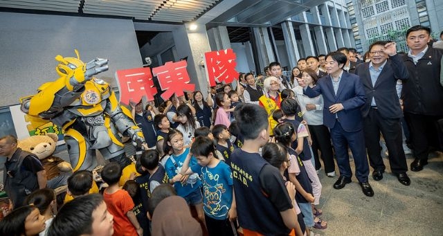 總統出席「115年兒童節『包圍縣府,孩子作主』活動」。 總統出席「115年兒童節『包圍縣府,孩子作主』活動」。