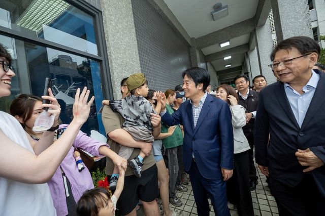 賴清德總統今(4)日下午前往屏東出席「115年兒童節『包圍縣府,孩子作主』活動」。 賴清德總統今(4)日下午前往屏東出席「115年兒童節『包圍縣府,孩子作主』活動」。