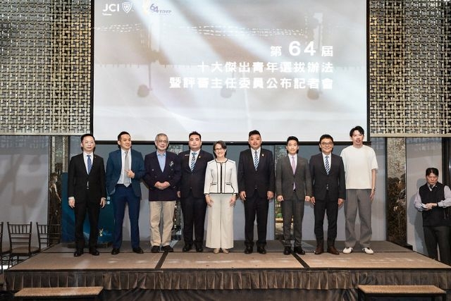 副總統與出席貴賓合影。 副總統與出席貴賓合影。