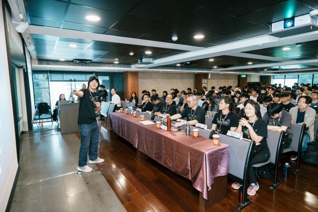 臺北市政府資訊局趙式隆局長親授攻略,說明2026雙北程式設計節競賽規則。 臺北市政府資訊局趙式隆局長親授攻略,說明2026雙北程式設計節競賽規則。