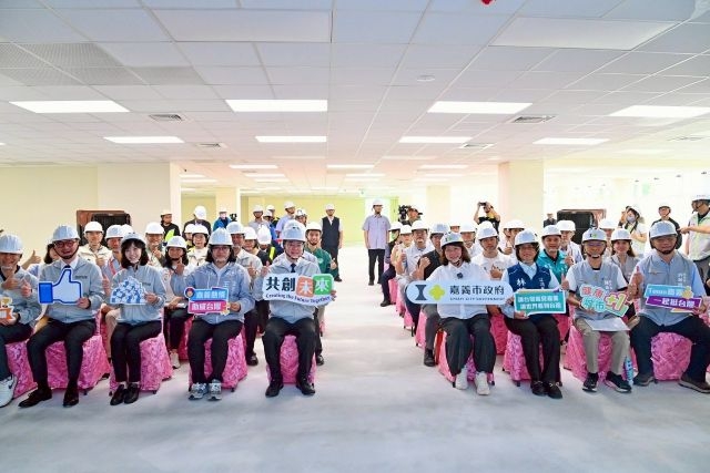 視察嘉義市西區全民運動館 卓揆盼今年9月9日營運 培養更多運動愛好者