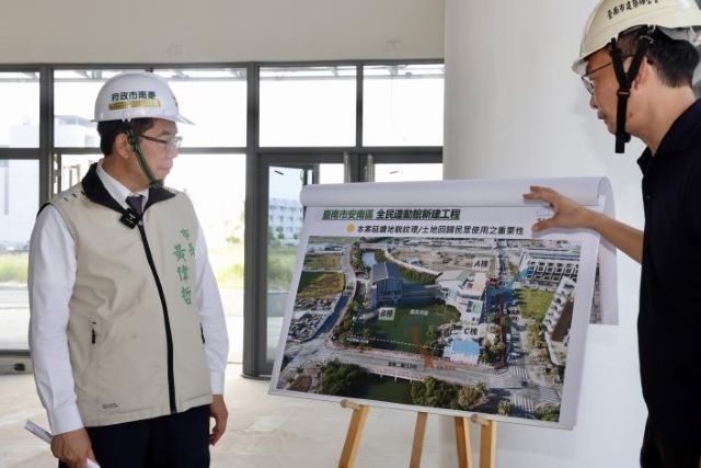 安南全民運動館完工倒數 黃偉哲視察強調兼顧全齡運動與文化意象