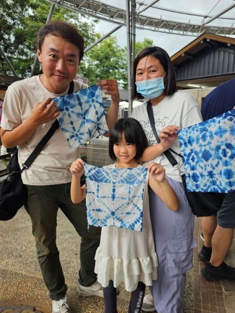 今年博物館日六堆園區以輕鬆、親子共學的概念,將客庄的黃槴子粄、大獅兄造型氣球及水球尖炮城、藍染等讓親子在輕鬆愉快的氛圍下,慢慢的、輕鬆的認識六堆。 今年博物館日六堆園區以輕鬆、親子共學的概念,將客庄的黃槴子粄、大獅兄造型氣球及水球尖炮城、藍染等讓親子在輕鬆愉快的氛圍下,慢慢的、輕鬆的認識六堆。