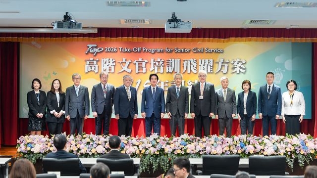 總統與出席貴賓合影。 總統與出席貴賓合影。
