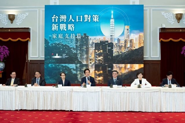 總統主持「台灣人口對策新戰略——家庭支持篇」國安高層會議會後記者會。 總統主持「台灣人口對策新戰略——家庭支持篇」國安高層會議會後記者會。