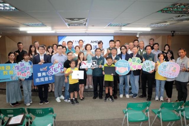 AMD捐贈31台AI筆電助攻台南智慧教育。 AMD捐贈31台AI筆電助攻台南智慧教育。