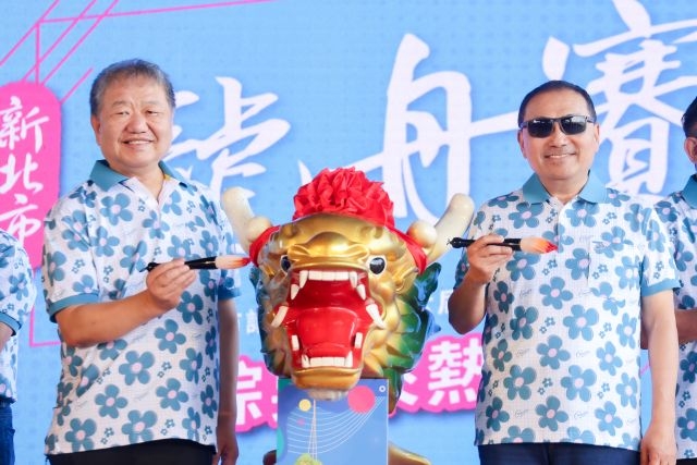新北市議長盃龍舟錦標賽邁入第16屆,近年報名非常踴躍。今年共有105隊、約2,200位龍舟好手共同競技角逐殊榮。 新北市議長盃龍舟錦標賽邁入第16屆,近年報名非常踴躍。今年共有105隊、約2,200位龍舟好手共同競技角逐殊榮。