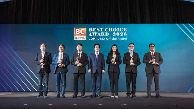 總統頒發科技永續特別獎、金獎、年度大獎予獲獎企業代表。 總統頒發科技永續特別獎、金獎、年度大獎予獲獎企業代表。