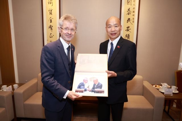 立法院韓國瑜院長於官邸再度會晤捷克參議院議長韋德齊（Miloš Vystrčil）訪問團一行 韓國瑜：深化台捷國會外交　持續拓展科技與民主夥伴合作