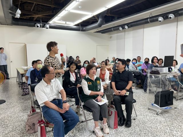 學員潔西卡聽完講座分享自己與醃漬的經驗。 學員潔西卡聽完講座分享自己與醃漬的經驗。