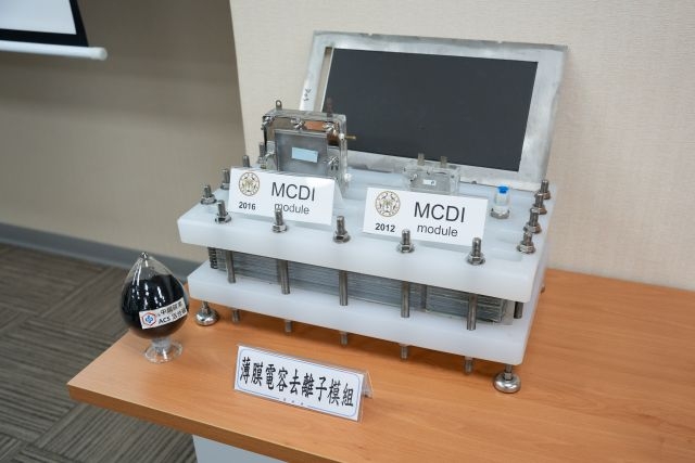 資源循環再利用產品(冰晶石)及薄膜電容去離子模組。 資源循環再利用產品(冰晶石)及薄膜電容去離子模組。