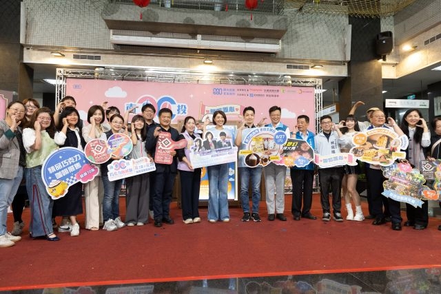 今年活動集結超過百家咖啡與巧克力品牌參與,並規劃千人踩街、主題晚會及煙火秀等精彩內容。 今年活動集結超過百家咖啡與巧克力品牌參與,並規劃千人踩街、主題晚會及煙火秀等精彩內容。