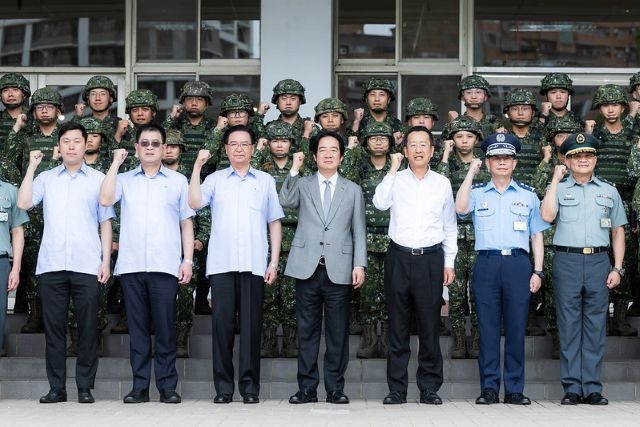 總統端節勗勉北部地區部隊 強調做國軍最堅實後盾 落實國防自主目標。 總統端節勗勉北部地區部隊 強調做國軍最堅實後盾 落實國防自主目標。