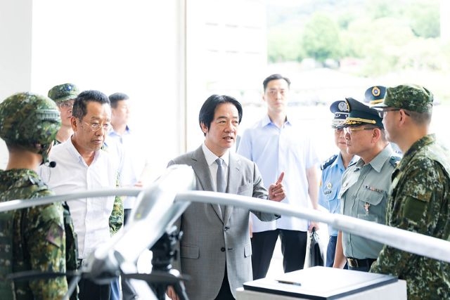端節將屆,賴清德總統今(16)日上午前往勗勉「海軍嵩山雷達站」及「陸軍關渡指揮部」。 端節將屆,賴清德總統今(16)日上午前往勗勉「海軍嵩山雷達站」及「陸軍關渡指揮部」。