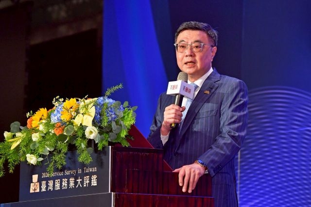 出席臺灣服務業大評鑑頒獎典禮 卓揆：全面協助中小微企業發展 打造社會穩定基石