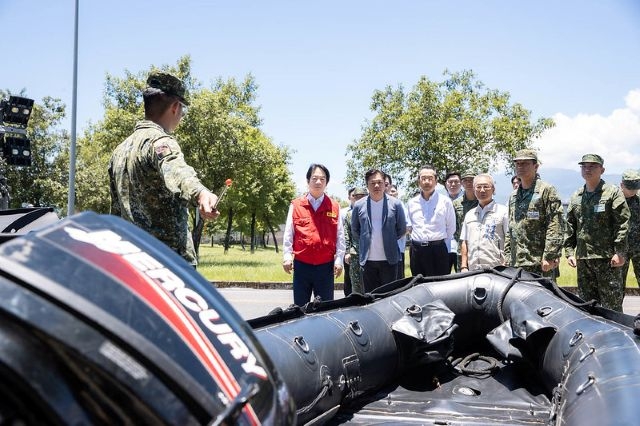 總統視導通信車輛、戰術繩索裝備組及工兵機具介紹。 總統視導通信車輛、戰術繩索裝備組及工兵機具介紹。